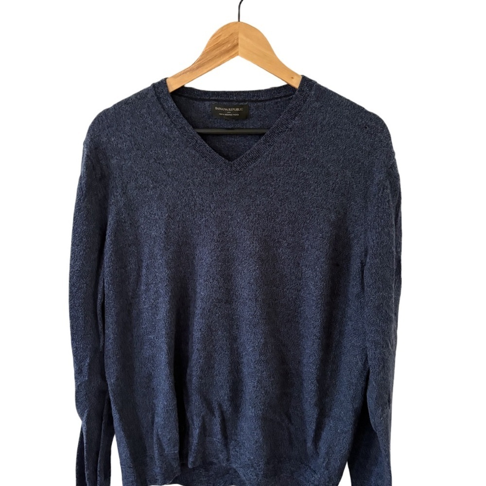 Banana Republic Men's Deep Blue V-Neck Sweater